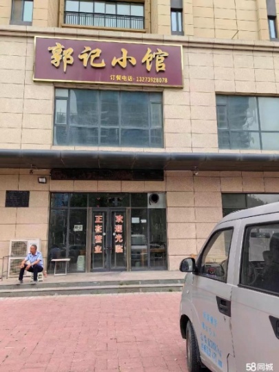 地理位置優(yōu)越，人流量大，有固定客源，本人家里有事，現(xiàn)在忍痛轉(zhuǎn)讓，無轉(zhuǎn)讓費